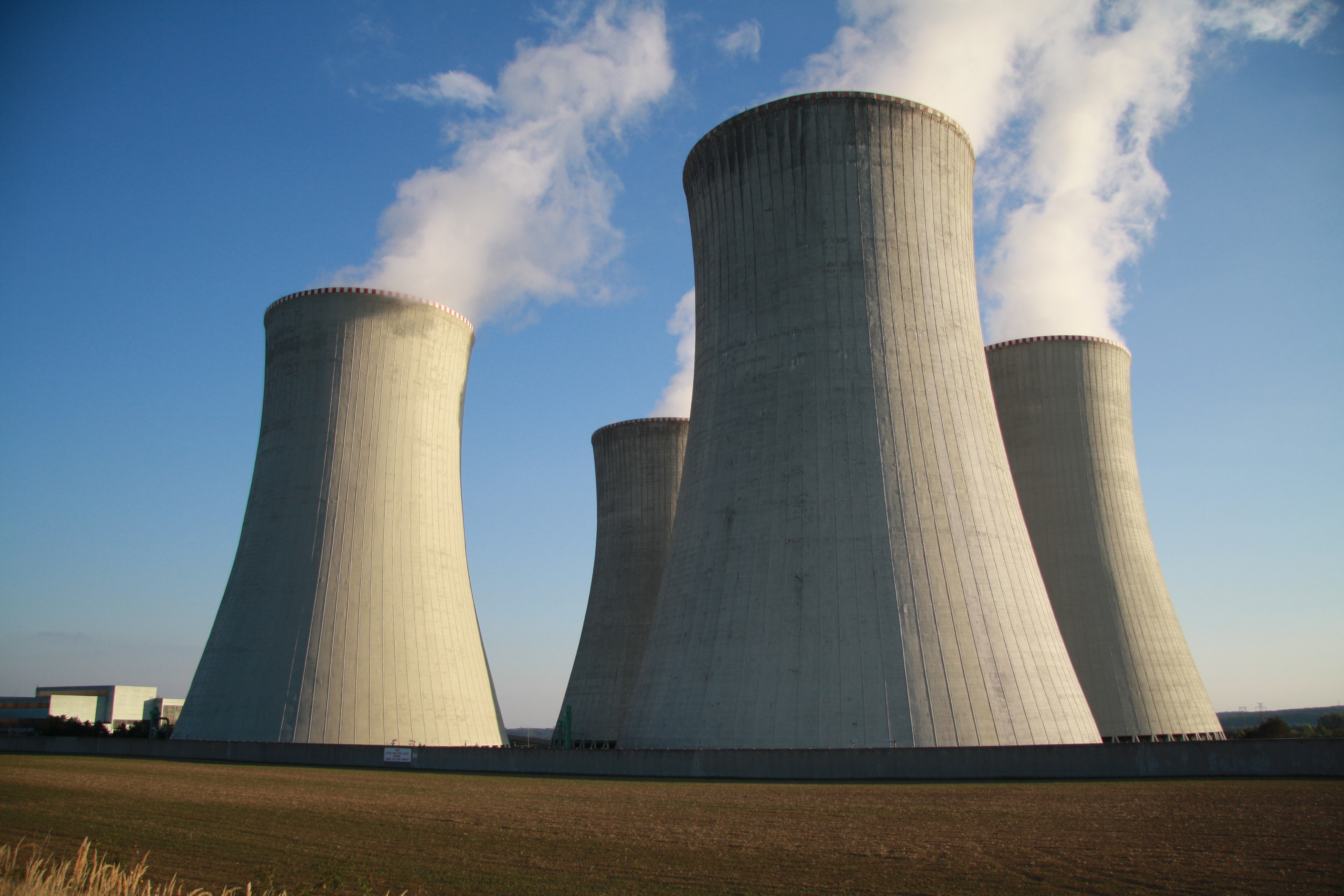 Nuclear power plant cooling towers (file photo)